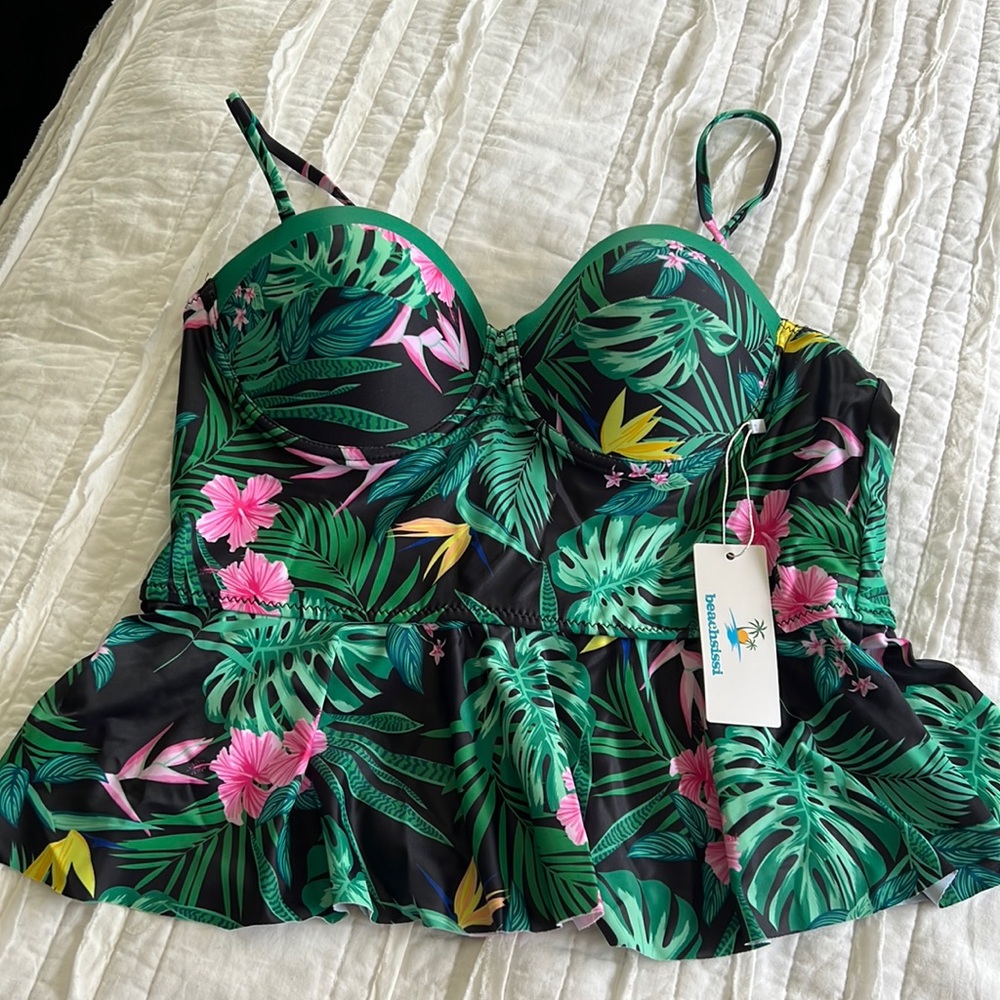NWT, Beachsissi cupped tankini top, palm print